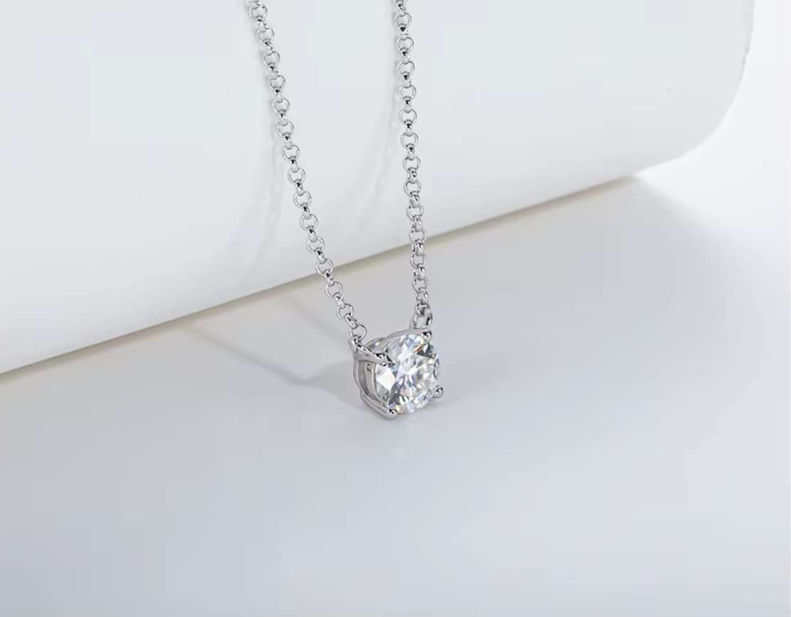 Elegant Lyandra Pendants Moissanite